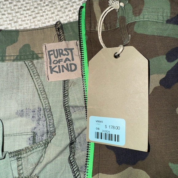 NEW Furst of a kind $178 camo mini skirt.
Size small - Picture 2 of 3